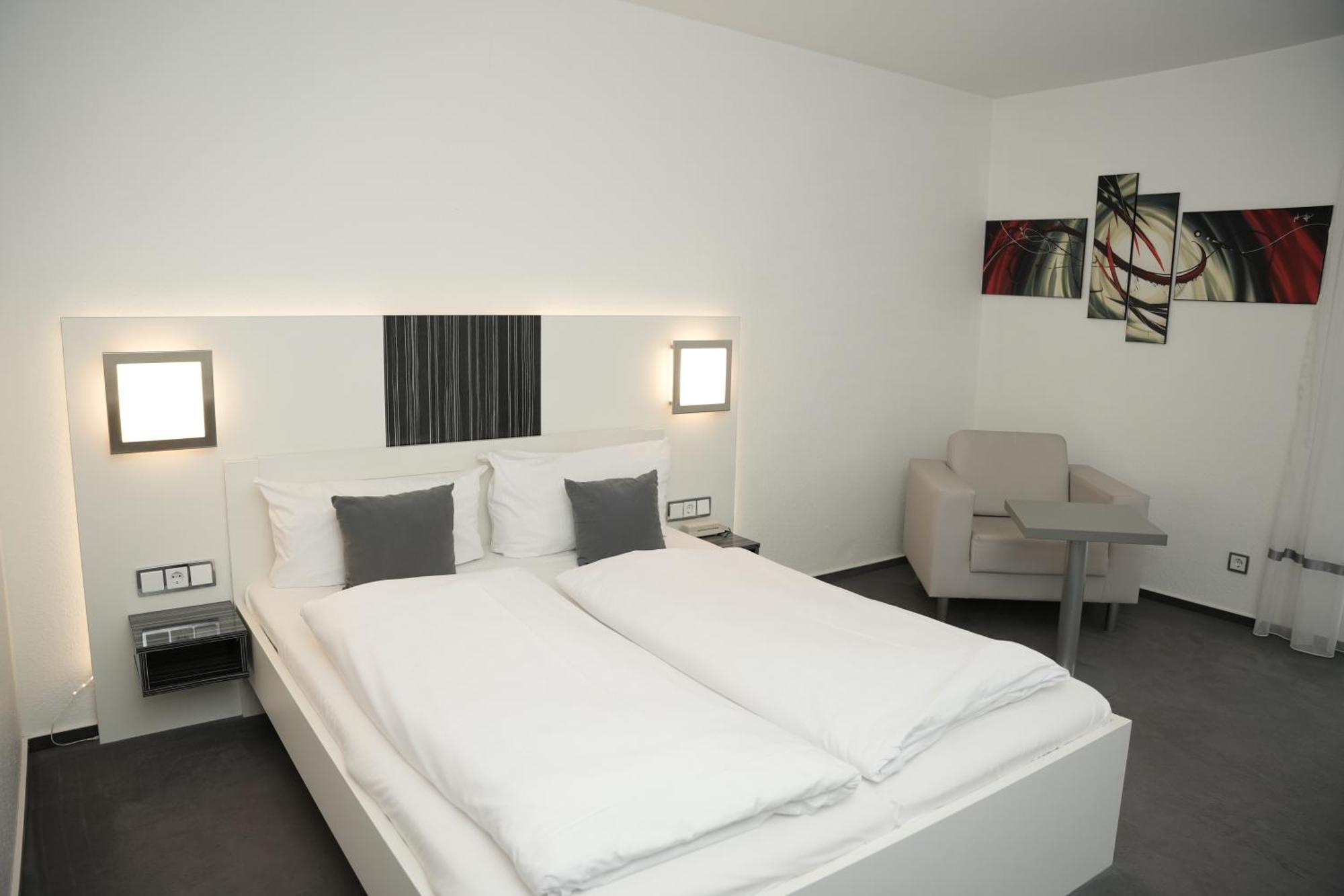Weber Hotel City Airport Mannheim Exterior foto