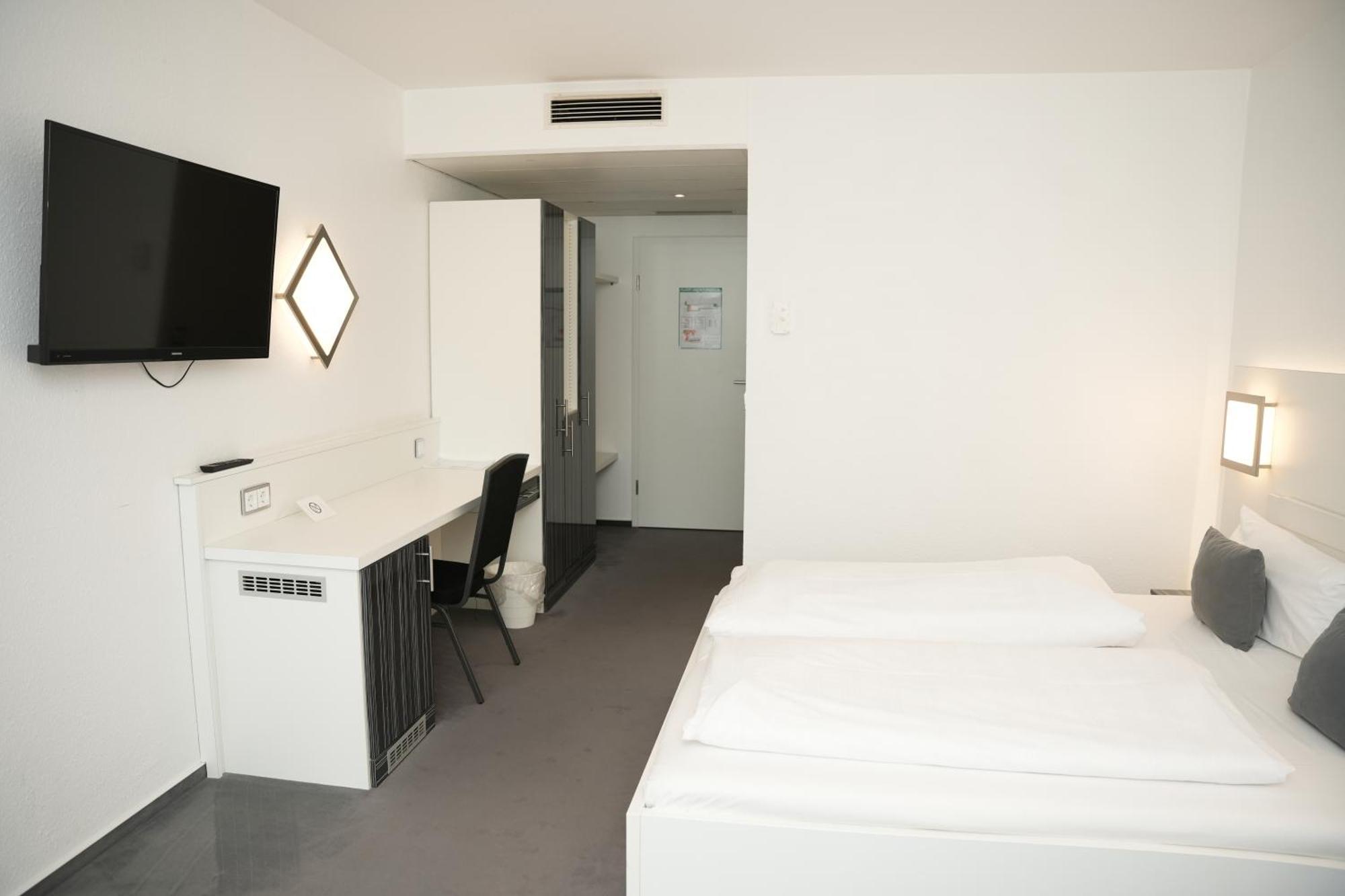 Weber Hotel City Airport Mannheim Exterior foto