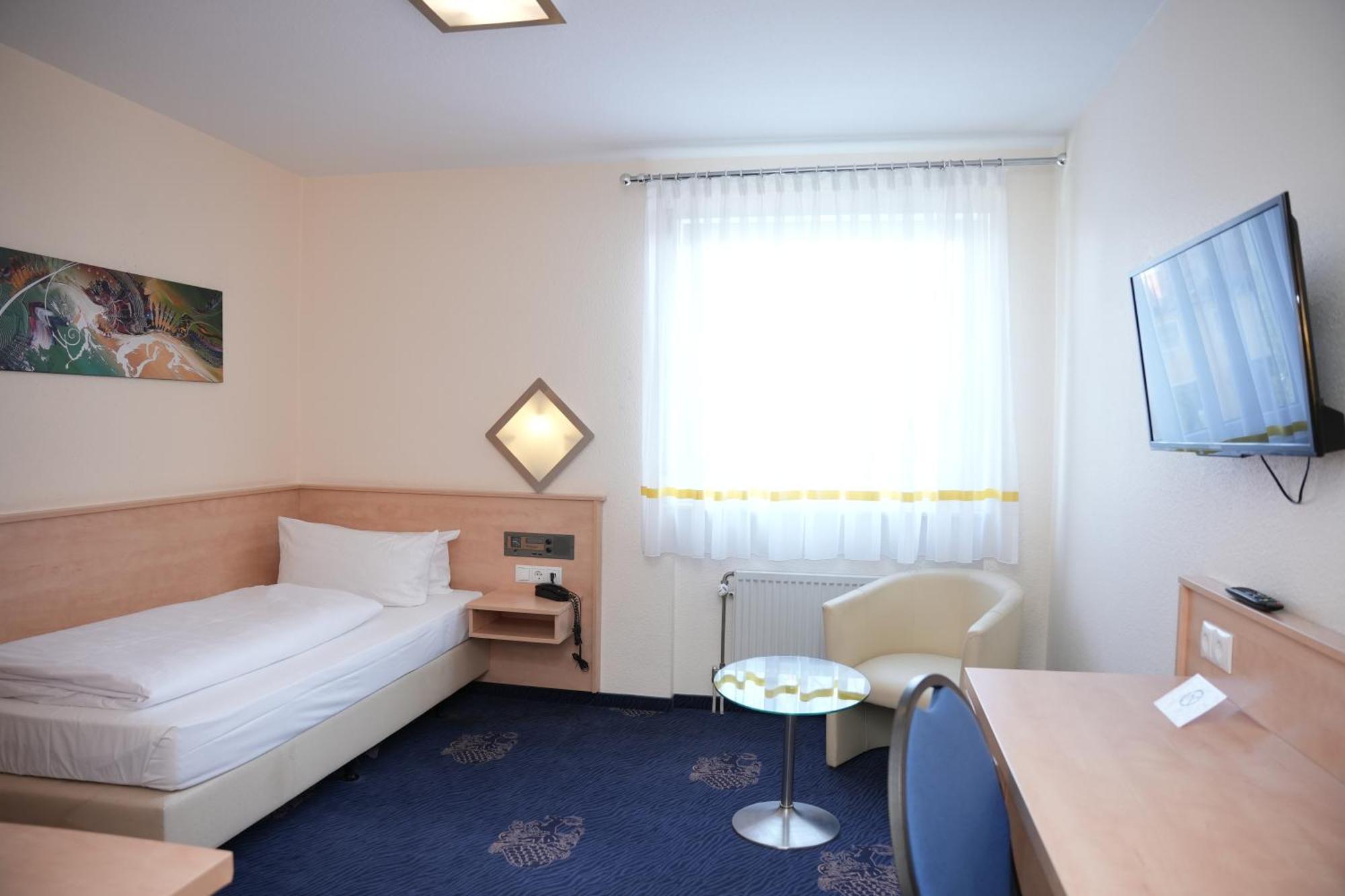 Weber Hotel City Airport Mannheim Exterior foto
