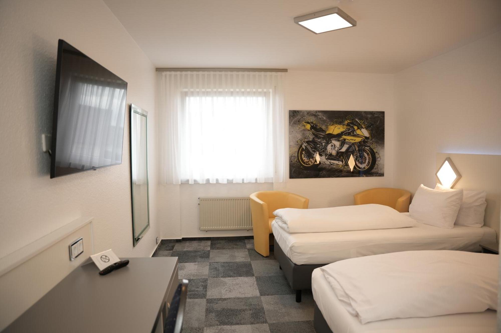 Weber Hotel City Airport Mannheim Exterior foto