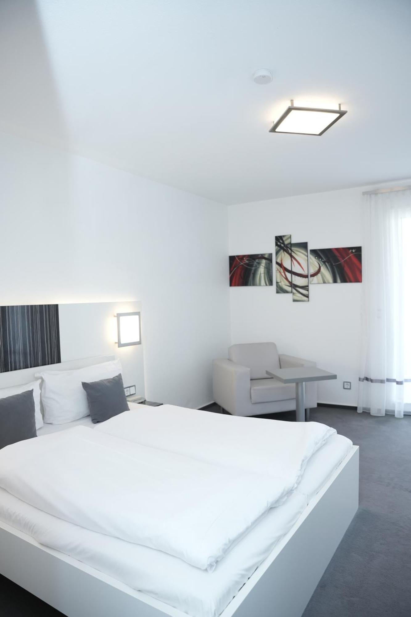 Weber Hotel City Airport Mannheim Exterior foto